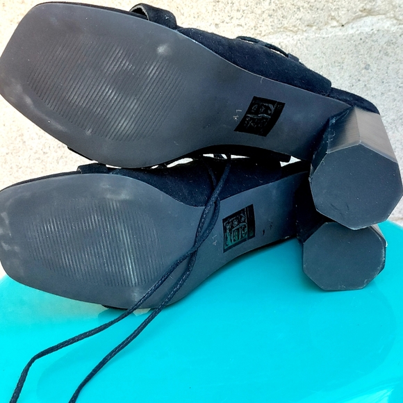 Senso black suede octagonal-heeled laced gladiatior sandal, EU41, NWT - Picture 13 of 16